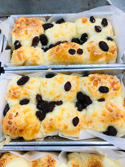 Mini Buns - Cheesy Raisins